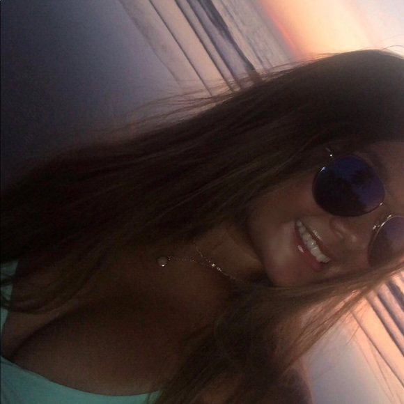 Meet your Posher, Isabelle - Picture 1 of 1